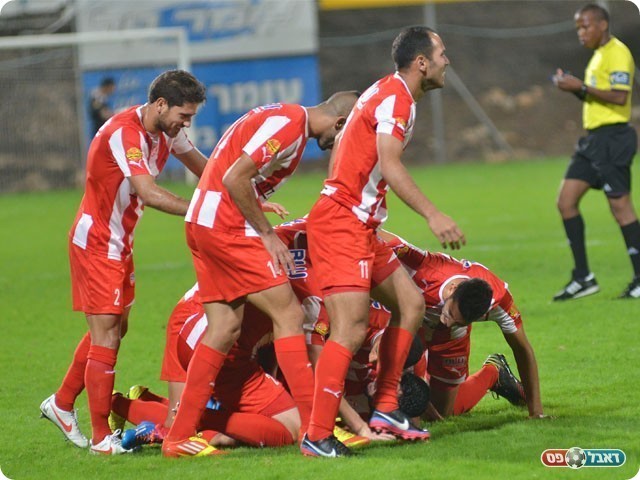 שחקני נצרת עלית חוגגים (ארנון לוי)